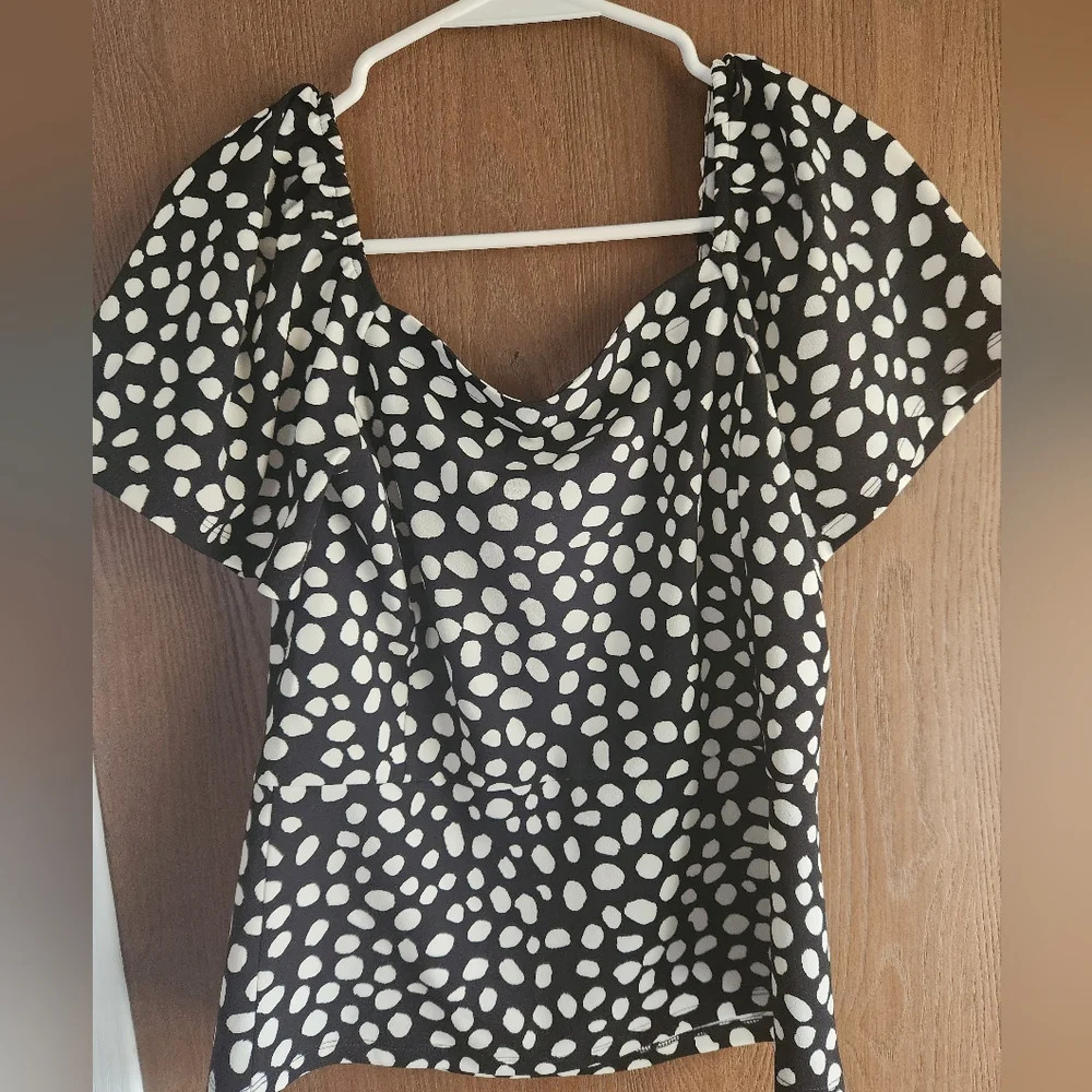 Ann Taylor Black and White Ruched Puff Sleeve Top - Picture 3 of 3